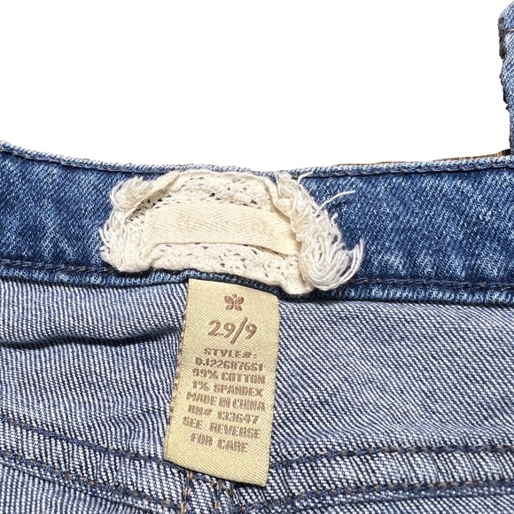 Altar’d State Distressed Flare Jeans Women’s 29/9 Light Wash - Picture 7 of 7